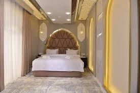 Samarqandning tarixiga va me'moriy  uziga xos bo'lgan ulkan binolariga sayohat.